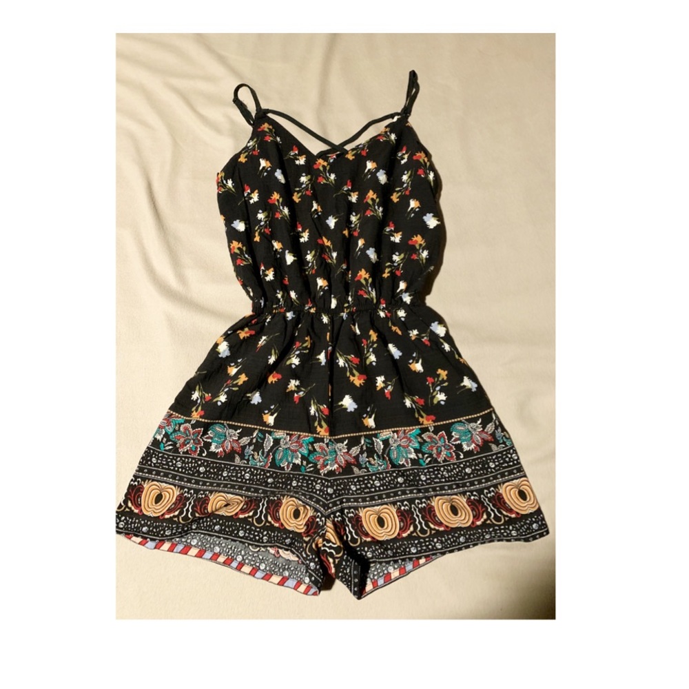 floral v-neck romper （size s）